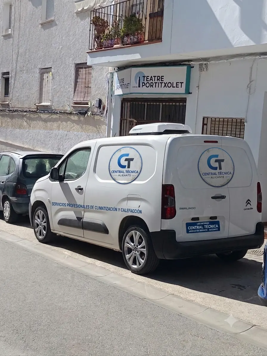 Furgoneta de Central Técnica Alicante